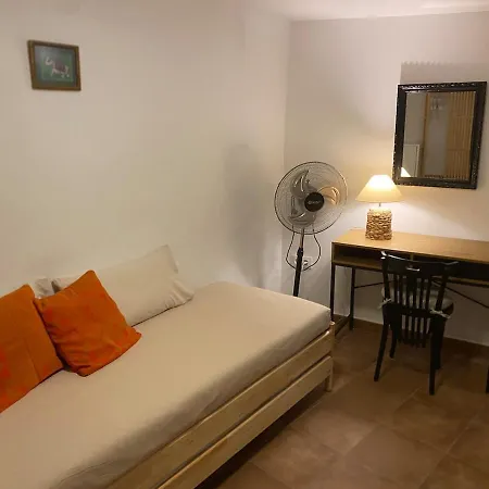 At Tía Desideria Villanueva De La Vera